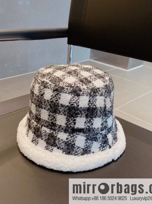 i1666980418_5995_0-800x800g2qyun51ysz66972_20250630124303.jpg Chanel 2022 autumn and winter new lamb wool bucket hat