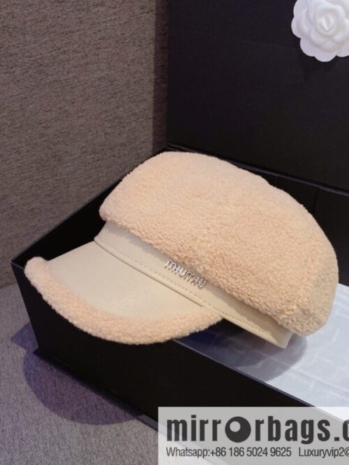 i1666982177_8940_5-800x800llrcii33x4w66851_20250630123905.jpg Miumiu Miumiu 2022 autumn and winter new lamb wool cap