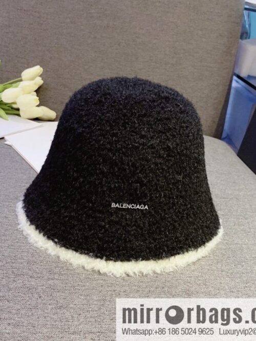 i1667410006_8355_0-800x800qmlracfuehc66288_20250630121637.jpg Balenciaga 2022 autumn and winter new lamb wool cold hat