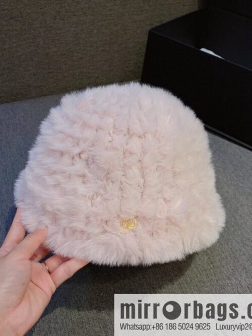 i1669320136_2008_0-800x800masfa0h5idu57532_20250630012411.jpg VALENTNNO rabbit fur bucket hat