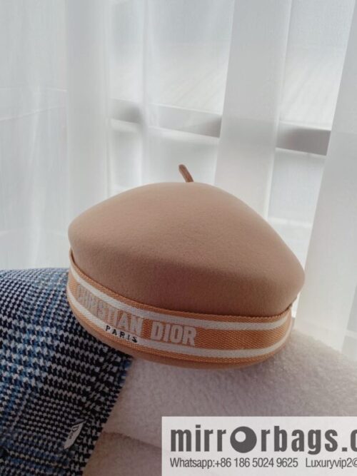i1669826826_192_1-800x800edod2n25sfm57281_20250630012134.jpg Dior 22 new wool beret