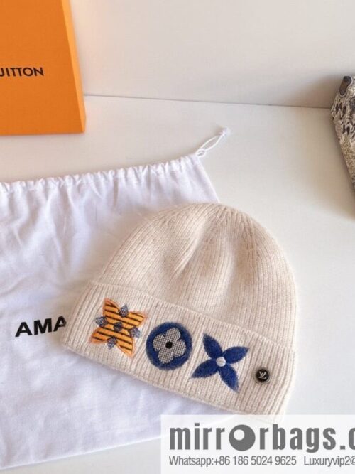 i1670349071_421_0-800x800fzawkktte4c57017_20250630011854.jpg LV Louis Vuitton 2022 autumn and winter new embroidered simple plush wool hat
