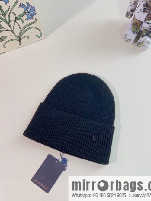 i1670350278_2460_2-800x800q14sclrrdyk56932_20250630011804.jpg LV Louis Vuitton 2022 autumn and winter new rabbit fur men\'s and women\'s knitted wool hats