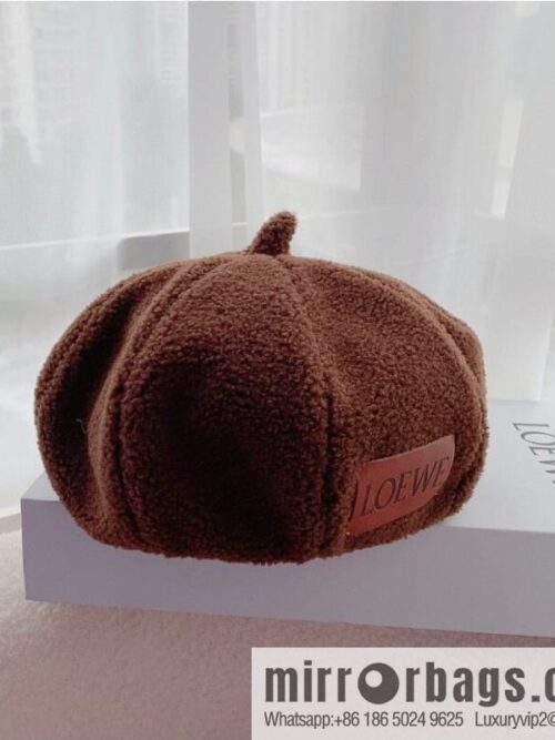 i1672421522_556_0-800x800k12zs2mxmhp46460_20250629234451.jpg LOEWE Lamb wool octagonal hat