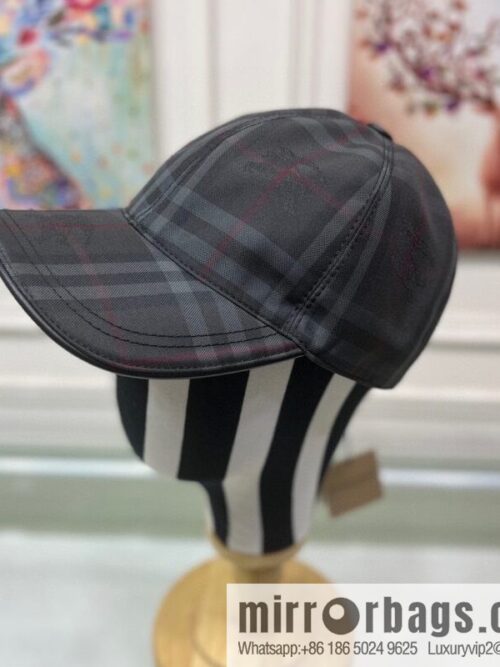 i1675773710_8219_0-800x800n4padkn21ni36140_20250626041428.jpg Burberry Burberry Dark Rider Unisex Baseball Cap