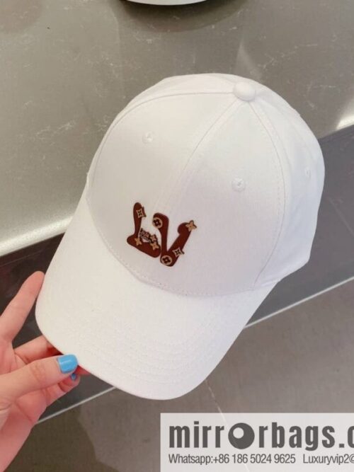 i1677606372_9284_2-800x800wfb2tyz1bwa36090_20250626041343.jpg LV Louis Vuitton Unisex Baseball Cap