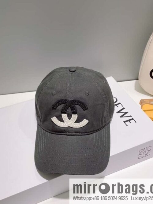 i1678166112_1665_0-800x800pf1etqzqs0223831_20250625225614.jpg Chanel\'s new letter logo baseball cap