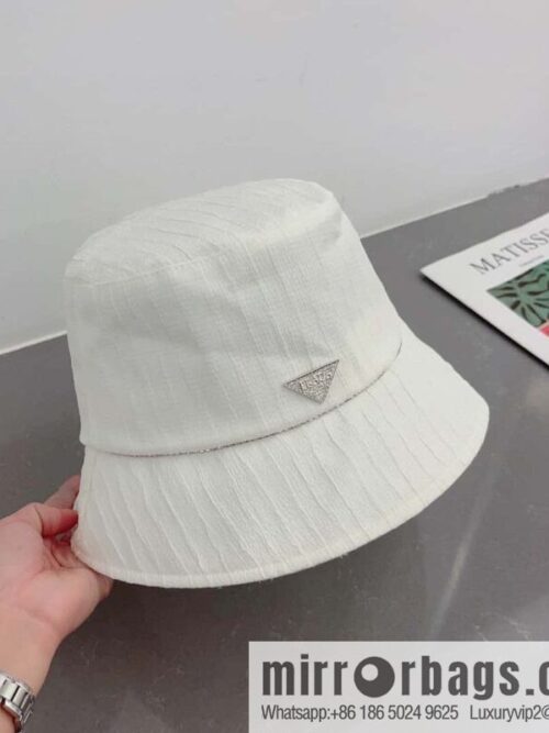i1686332019_3937_0-800x800syvfvwb3hvb12370_20250625171644.jpg Prada bucket hat