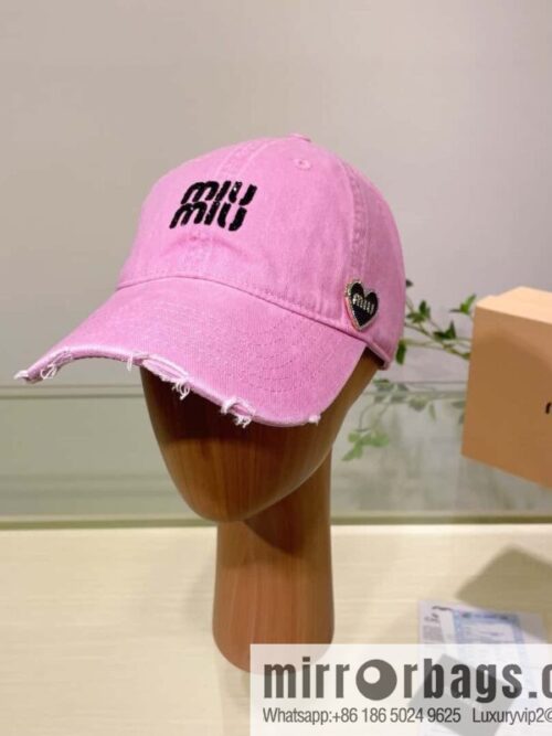 i1689828418_8429_0-800x800z5y3que030w11367_20250625155437.jpg MIUMIU Miu Miu\'s new plain baseball cap