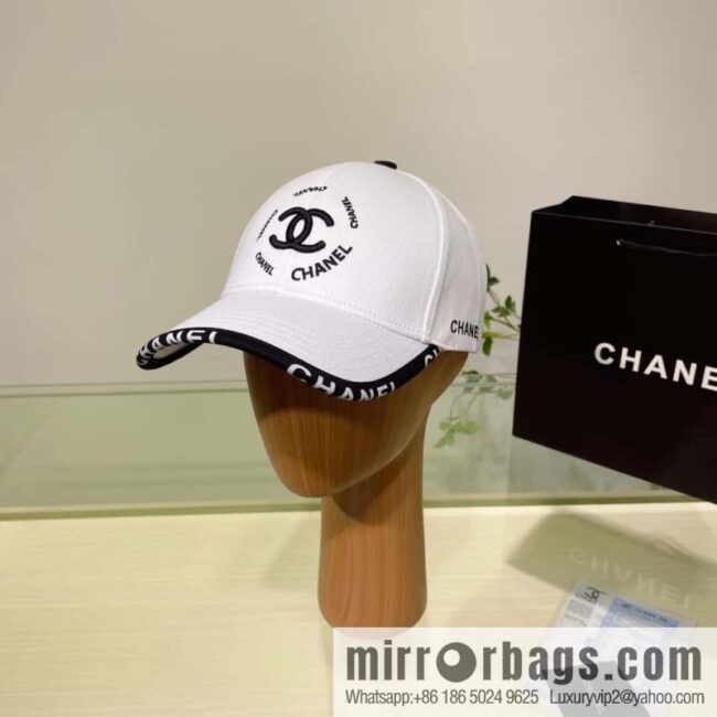 Chanel\'s new simple embroidered logo baseball cap