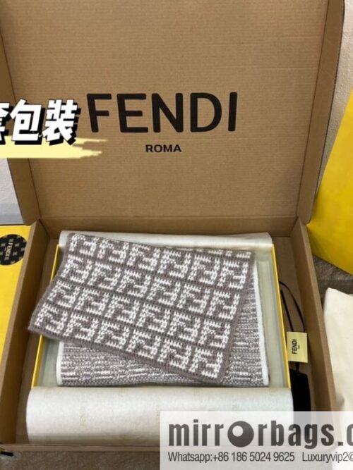 wsxc1668169338384_0-800x80012cxnopdv3s65758_20250630115506.jpg FENDI Fendi FF contrasting color letter jacquard long towel FXT362