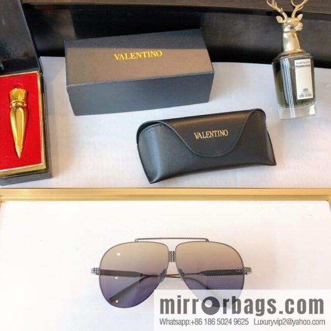 VALENTINO Valentino temple three-sided three-dimensional rivet surround sunglasses