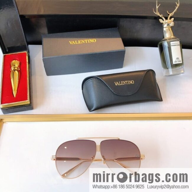 VALENTINO Valentino temple three-sided three-dimensional rivet surround sunglasses