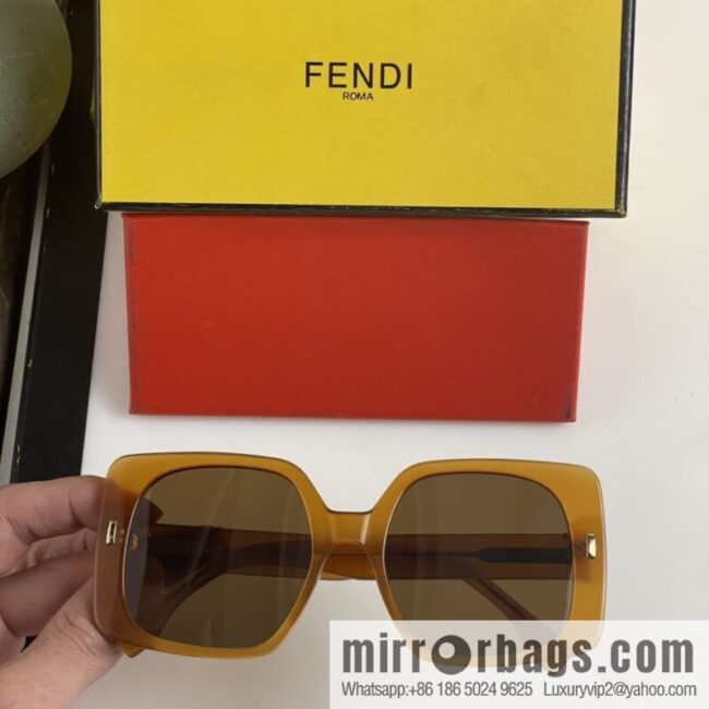 Fendi women\'s square sunglasses