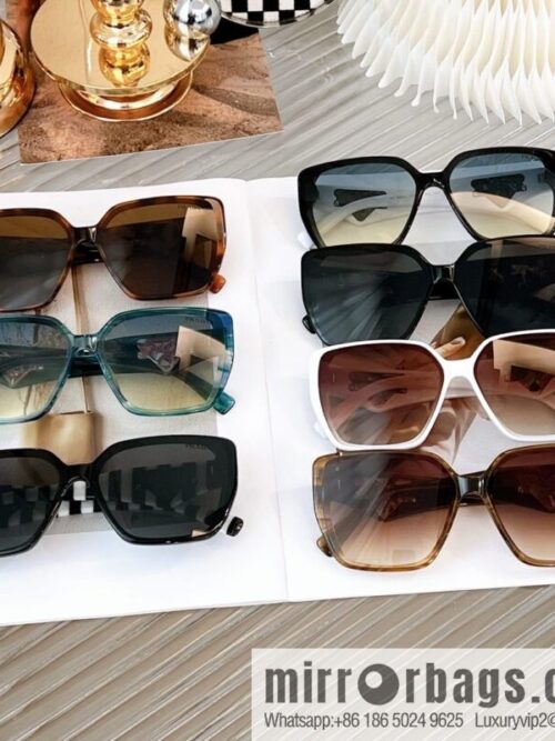 wsxc1675768614752_8-800x800irlvc3xqa0v35234_20250626035641.jpg PRADA temple triangle embellished sunglasses