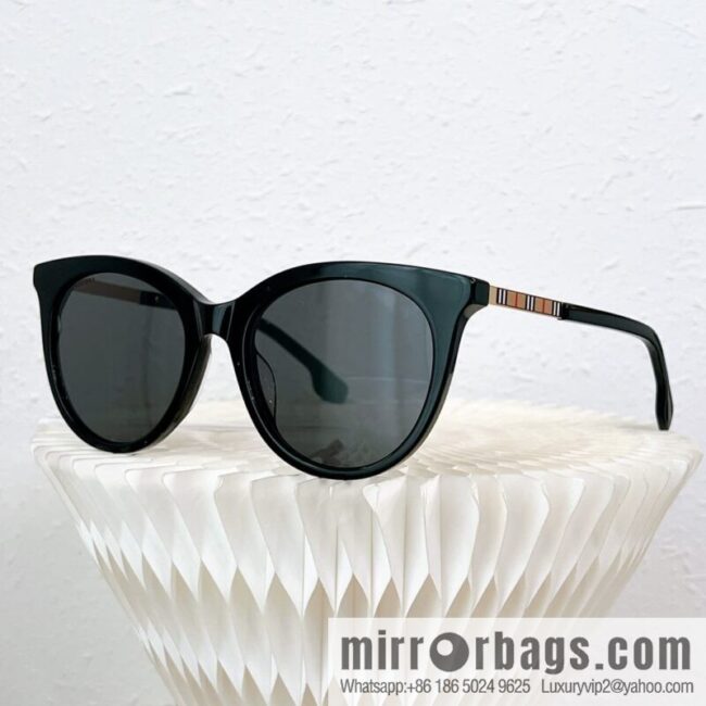 Burberry Round Frame Women\'s Sunglasses