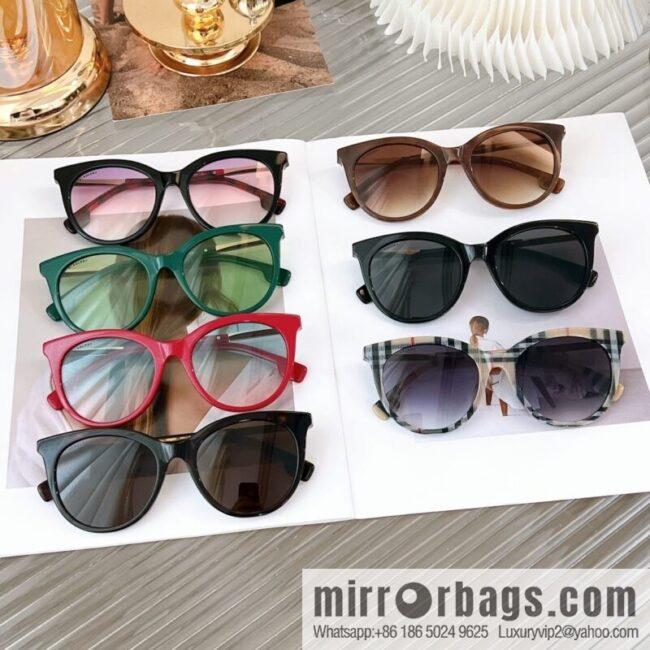 Burberry Round Frame Women\'s Sunglasses