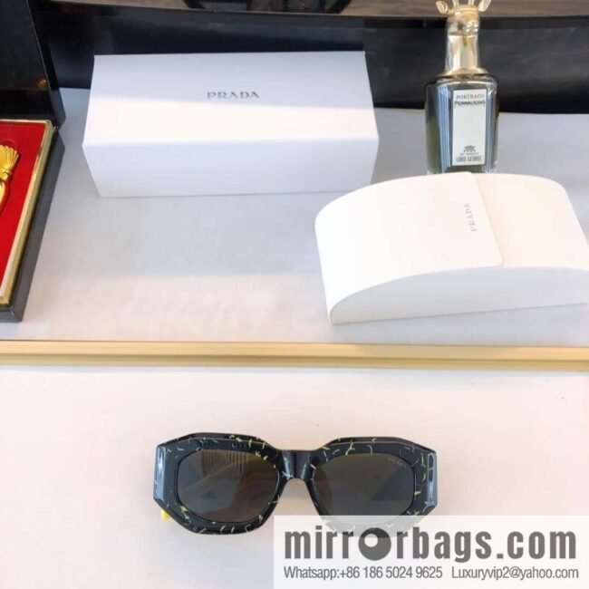 wsxc1685285910768_1-800x8002todlb0fugp22746_20250625222119.jpg Prada three-dimensional frame unisex sunglasses