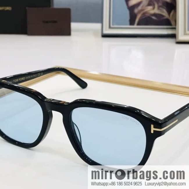 TOM FORD Ultra Light Unisex Sunglasses
