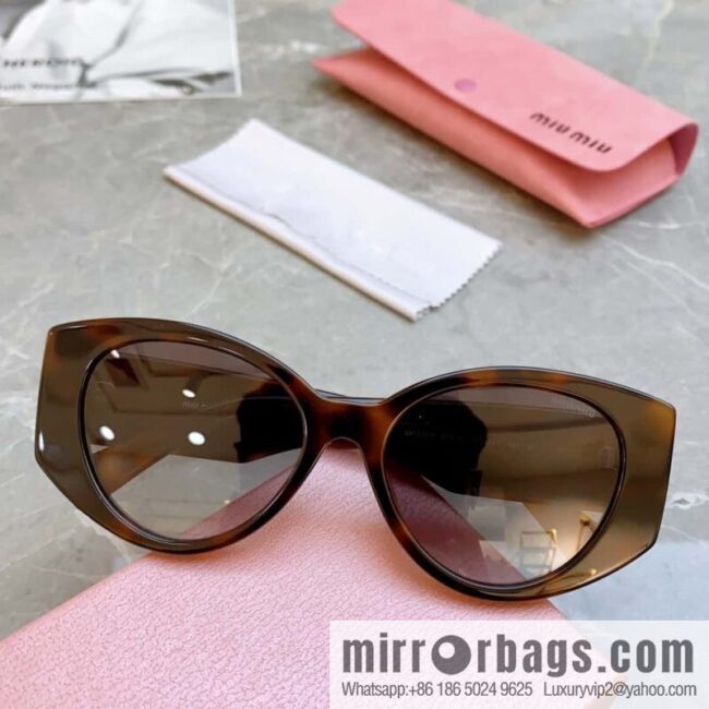 MIUMIU\'s new women\'s sunglasses