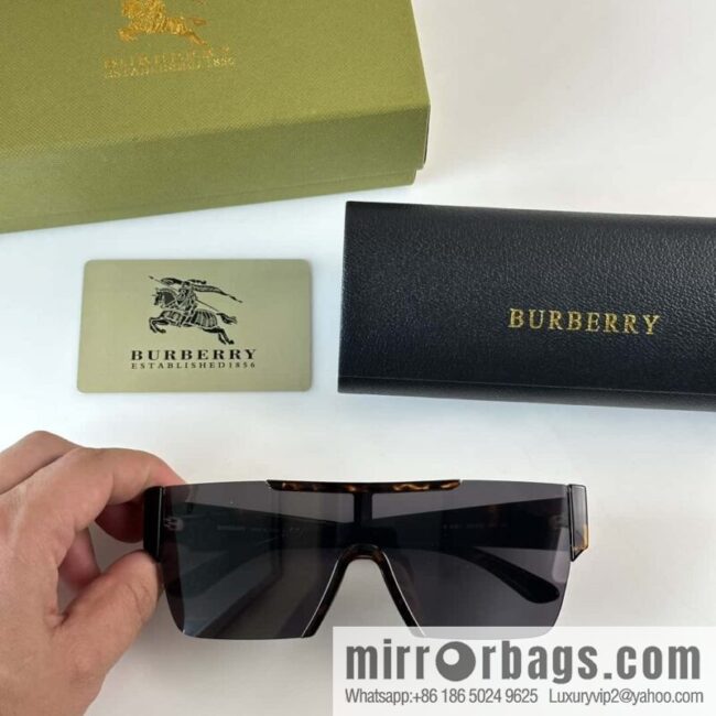 Burberry Burberry Men\'s and Women\'s One-piece Sunglasses