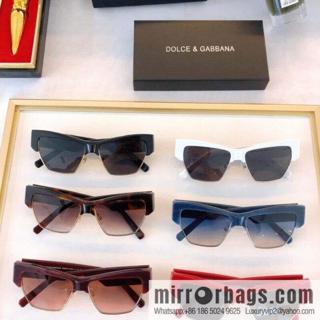 DOLCE & GABBANA Dolce & Gabbana temple three-dimensional letters