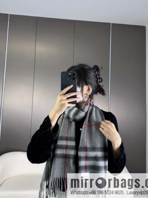 wsxc1705771209254_0-800x800fhzukovocmd7757_20250625132723.jpg Burberry Burberry 2023 ace word-of-mouth burberry deep water ripple classic cashmere plaid scarf