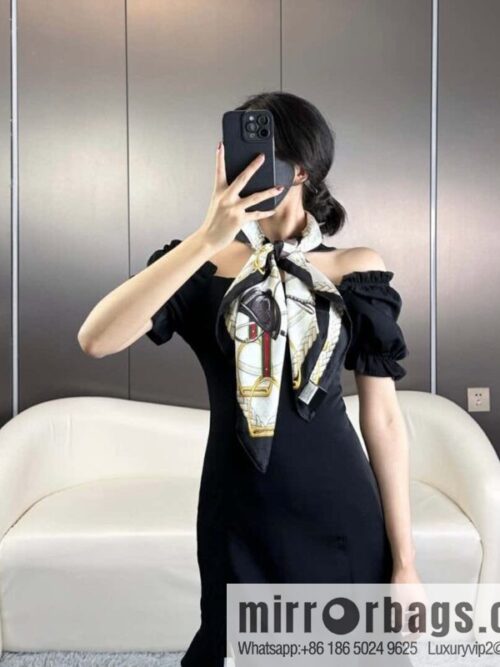 wsxc1711631833320_0-800x800sadxu1nqrjc7230_20250625131223.jpg GUCCI dark jacquard silk scarf