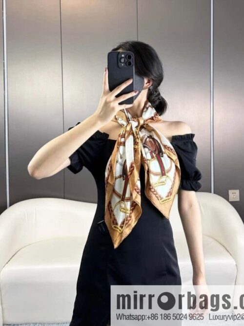 wsxc1711631835953_0-800x800cex1zeprfbc7242_20250625131241.jpg GUCCI dark jacquard silk scarf