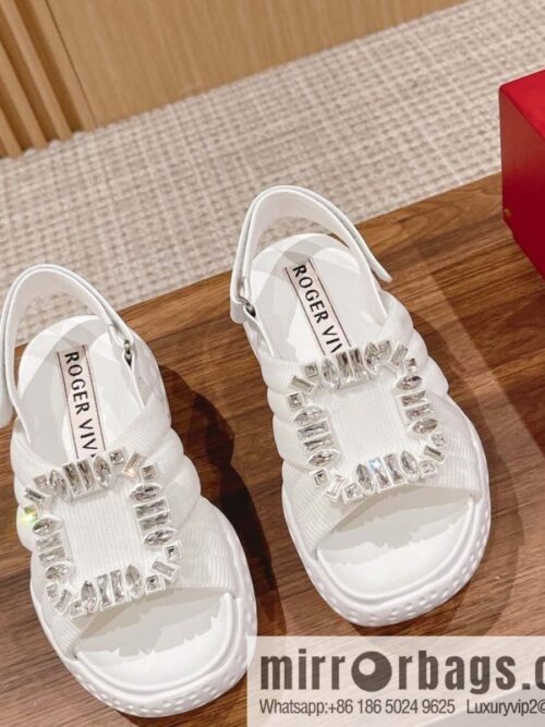 wsxc1719479003453_0-800x8001q0b5frpyn461014_20250630015848.jpg 𝐑𝐨𝐠𝐞𝐫 𝐕𝐢𝐯𝐢𝐞𝐫 Viv Run Moonlight Button Sandals