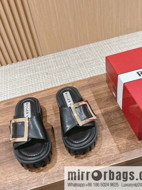 wsxc1719479082221_0-800x800yo4ambd2run60908_20250630015727.jpg 𝐑𝐎𝐆𝐄𝐑 𝐕𝐈𝐕𝐈𝐄𝐑 Roger Vivia\'s new cookie platform slippers