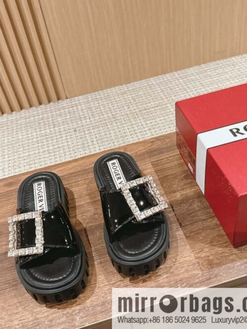 wsxc1719479085374_0-800x800l0bv5seclob60896_20250630015719.jpg 𝐑𝐎𝐆𝐄𝐑 𝐕𝐈𝐕𝐈𝐄𝐑 Roger Vivia\'s new cookie platform slippers