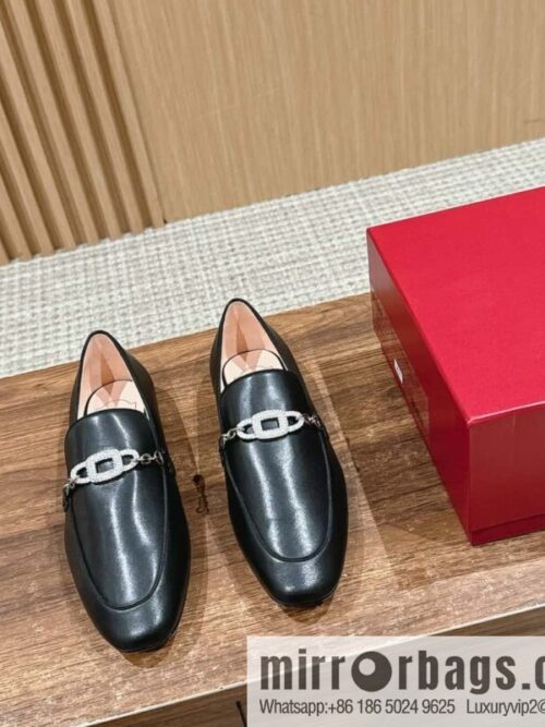 wsxc1720798498571_0-800x8005trbv324bp227847_20250626010928.jpg 𝐑𝐨𝐠𝐞𝐫 𝐕𝐢𝐯𝐢𝐞𝐫 𝟮𝟬𝟮𝟰/𝐬𝐬 RV Roger Vivia\'s new one-pedal diamond buckle loafers