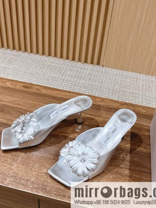 wsxc1720802340769_1-800x80023utclxynyi27746_20250626010600.jpg [】𝐉𝐢𝐦𝐦𝐲 𝐂𝐡𝐨𝐨# Zhou Yangjie\'s new bow kitten and slippers