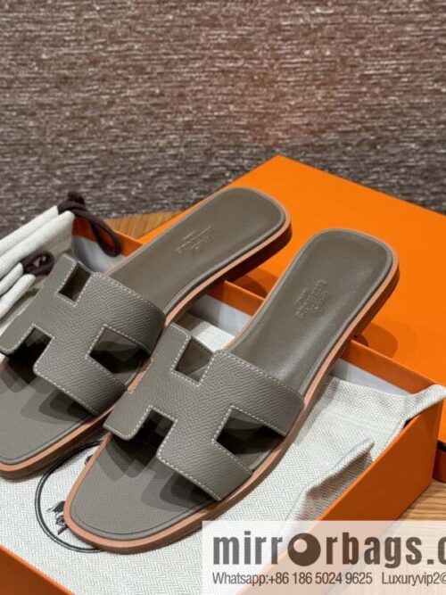 wsxc1721752866349_0-800x800sfh1u50nas016043_20250625190824.jpg HERMES 181 Oran Slippers M8/Gris Asphalte/Asphalt Grey Epsom/Palmprint