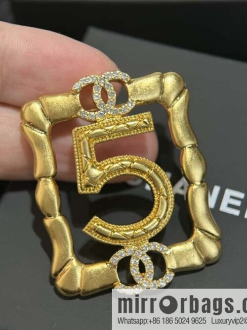 wsxc1726246010993_0-800x800ou1ds4n32s362141_20250630021023.jpg ❗️New ❗️☀️ New ☑️ Chanel gold 5-character brooch ☀️