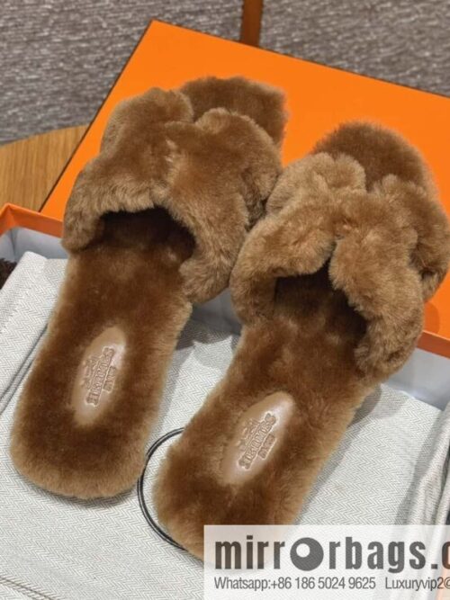 wsxc1730393166952_0-800x800d2nc5mimpy310043_20250625040858.jpg HERMES 181 Oran sandals, khaki/khaki wool/woolskin