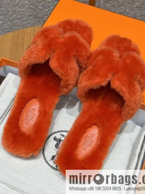 wsxc1730393464988_0-800x800lw535afwdd19995_20250625040835.jpg HERMES 181 Oran sandals, Turin red/Royge De Turin wool/woolskin