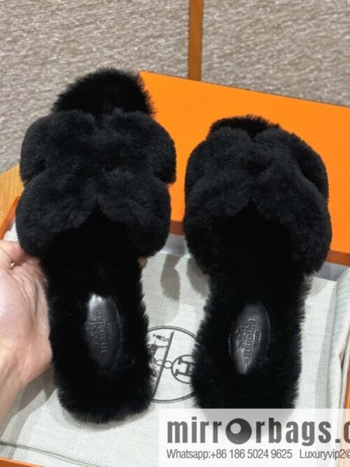 wsxc1730393652180_3-800x8005wlyegzkooq9934_20250625040803.jpg HERMES 181 Oran sandals, black/89/Nior wool/woolskin