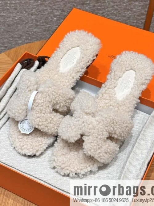 wsxc1732198261968_0-800x800kr2hsfqqcce9822_20250625040700.jpg HERMES 181 Oran sandals, milkshake white/Craie wool/woolskin