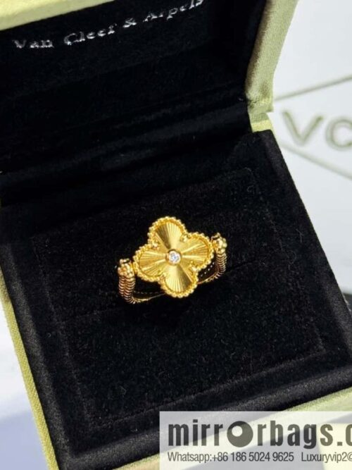 wsxc1732542858760_1-800x800dna40y2qfeo29751_20250626020321.jpg ❗️New product explosion ❗️ ☀️ Van Cleef & Arpels Vintage Alhambra flippable ring, blue agate on one side and engraved flower on the other side ☀️