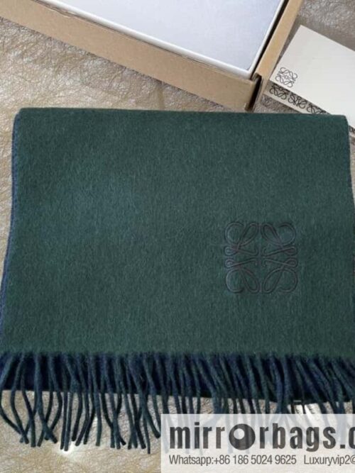 wsxc1734647738918_1-800x8000ffndhva3oh6554_20250625125258.jpg • Loewe \"Window Color Matching\" Solid Color Cashmere Scarf▪️