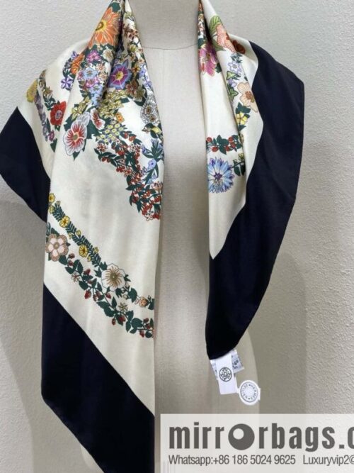 wsxc1741120220663_0-800x800zroe3x3ityz3275_20250625030200.jpg HERMES \"Gorgeous Bridle Floral Edition 90 Square Towel\"