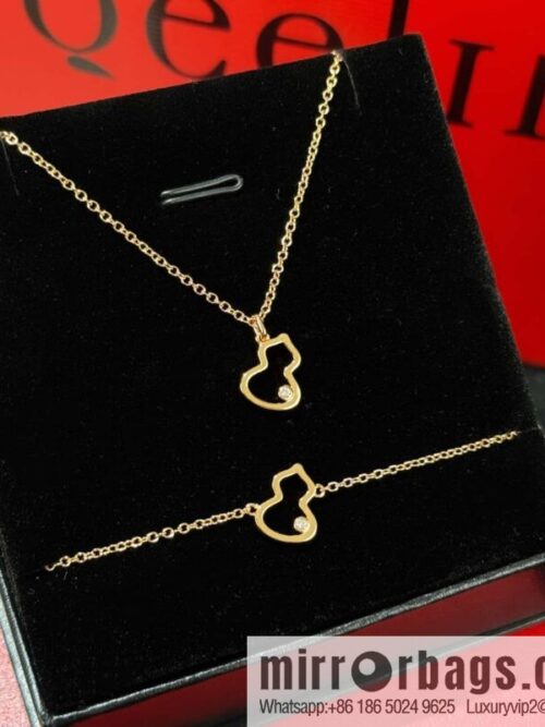 wsxc1744211368137_0-800x800fv3sl203cax203_20250625093235.jpg ☀️Qeelin Petite Wulu Gourd Necklace, Bracelet