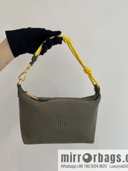 wsxc1745315865404_0-800x800nbwhv55weqp37375_20250626044722.jpg MIUMIU 🎉 new 🎉 5NE841 lunch bag 🎉🎉 green