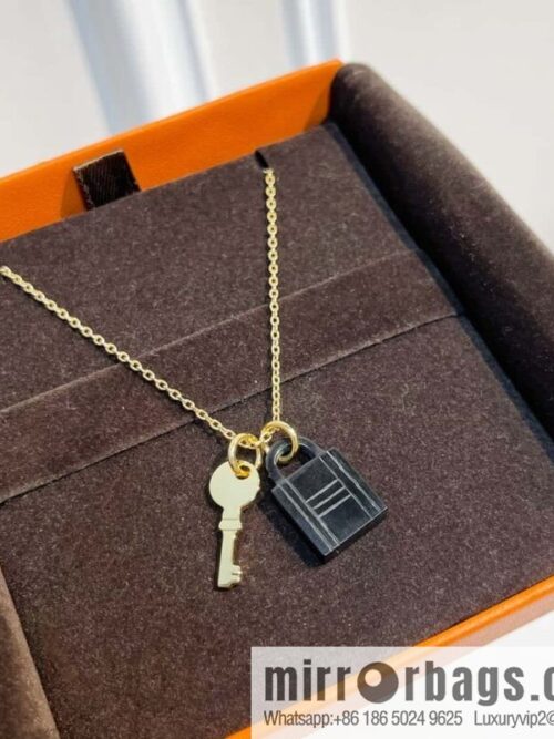 ❗️New ❗️ ☀️ Hermès HERMES Buffalo Horn Amulette Padlock Key Necklace ☀️