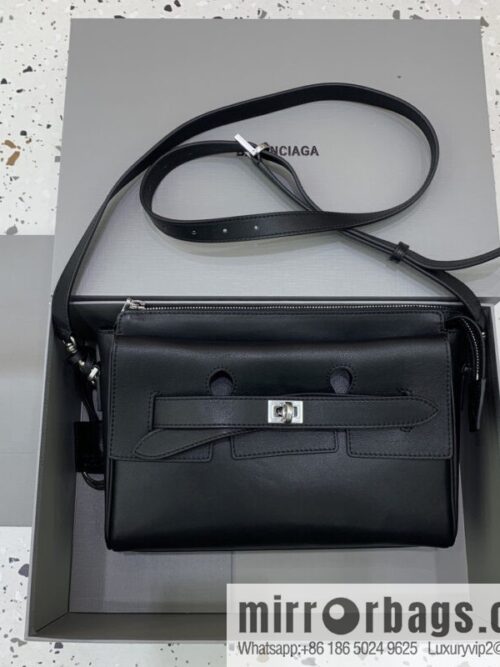 wsxc1750260967316_0_jpg-800x800i1s4zkiwj5f923_20250625023920.jpg Balenciaga β° Belair Courier Bag 843032