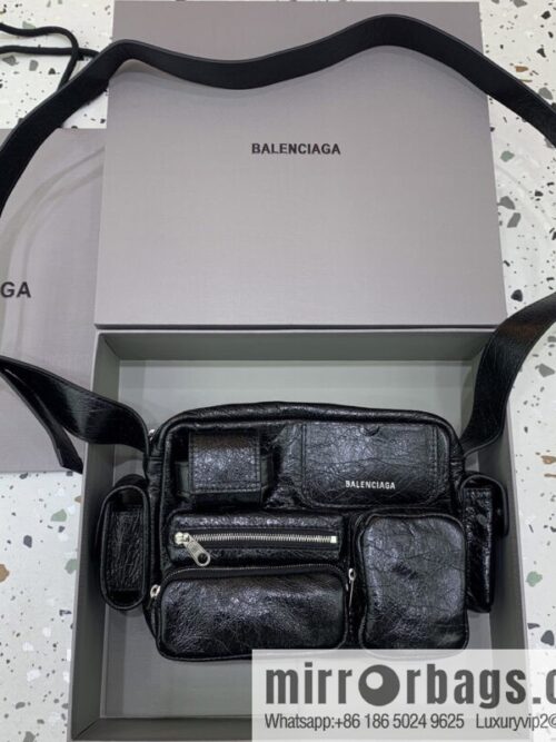Balenciaga 🤞🏿 Paris 25 years of spring and summer new camera bag 🔥 703190