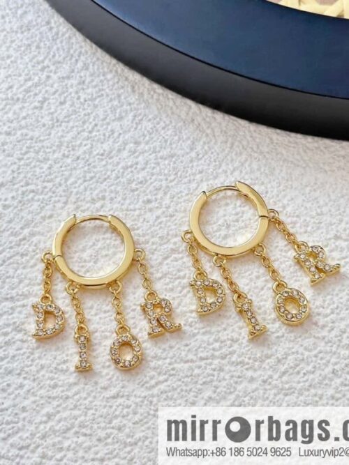 IMG_0207-800x800k0ksnxfiejc91136_20250702002421.jpg New ☑️ Dior tassel letter earrings stud earrings