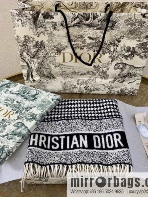 IMG_02810-800x800idbogilxdxj102800_20250702051932.jpg Dior 2020 autumn and winter new thousand bird plaid shawl 02MON370I001_C080